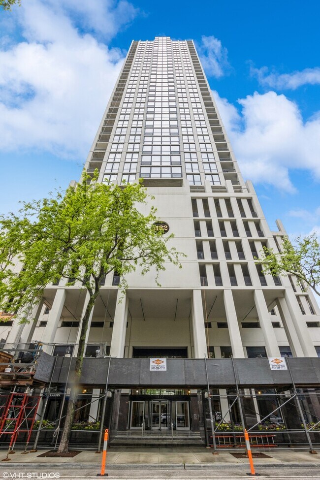 property at 1122 N Clark St