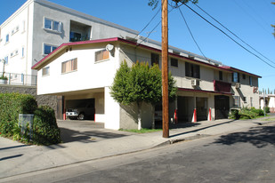 11120 Burbank Blvd in North Hollywood, CA - Foto de edificio - Building Photo