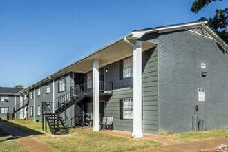 Graceland Pointe Apartments in Memphis, TN - Foto de edificio - Building Photo