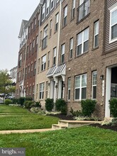 6943 Stoddert Ln in Hyattsville, MD - Foto de edificio - Building Photo