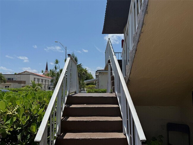 165 E 7th St in Hialeah, FL - Building Photo - Building Photo