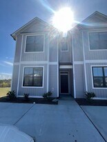 8405 Paramount Point in Winnabow, NC - Building Photo