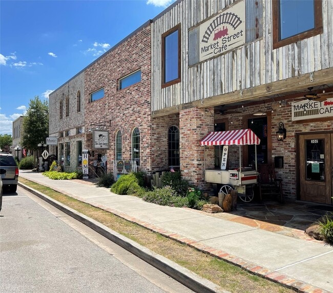 property at 1218 Hidden Oaks Dr