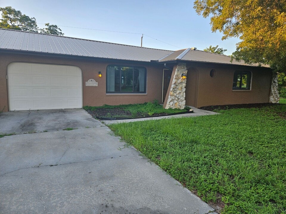 309 Tarpon Dr in Cape Coral, FL - Building Photo
