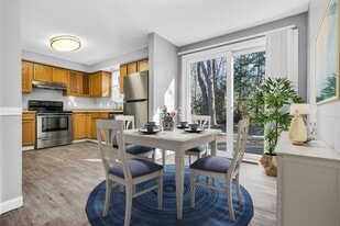 Foxcroft Apartments, LLC in Scarborough, ME - Building Photo