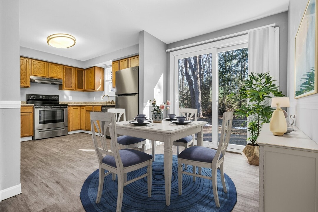 Foxcroft Apartments, LLC in Scarborough, ME - Building Photo