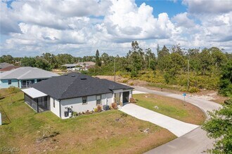 809 Agnes Ave in Lehigh Acres, FL - Building Photo - Building Photo