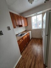 9921 Bustleton Ave, Unit R-10 in Philadelphia, PA - Foto de edificio - Building Photo