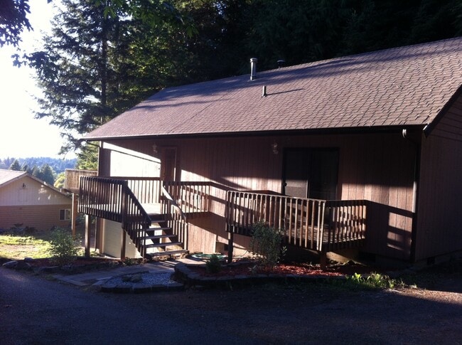 4104 Petersville Rd NE in Bremerton, WA - Building Photo - Building Photo