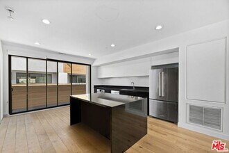 866 S Wilton Pl in Los Angeles, CA - Building Photo - Building Photo