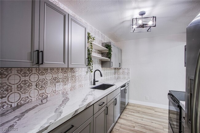 property at 1046 E Hassett Ave