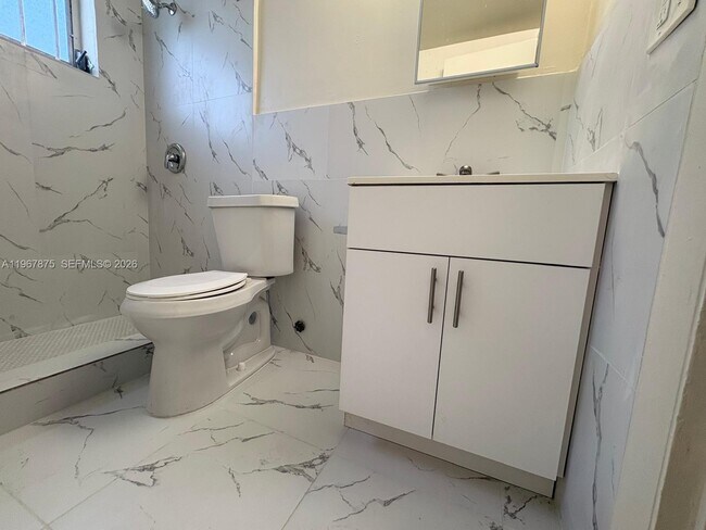 3255 W Flagler St in Miami, FL - Building Photo - Building Photo