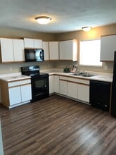 211 Autumn Pine Dr, Unit 211 in Fairview Heights, IL - Building Photo - Building Photo