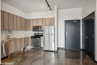 1639 N Milwaukee Ave, Unit 408 in Chicago, IL - Building Photo - Building Photo