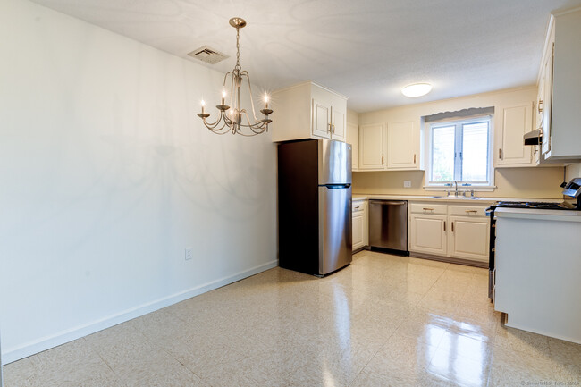 54 Oak St in Middletown, CT - Building Photo - Building Photo