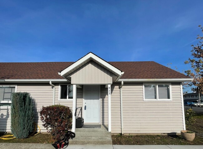 821 4th Ave N in Kent, WA - Foto de edificio - Building Photo