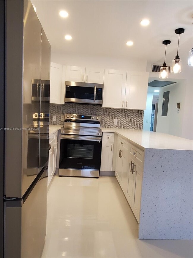 1076 Cornwall D in Boca Raton, FL - Building Photo - Building Photo