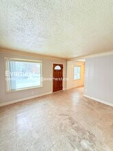 6901 Heyden in Dearborn Heights, MI - Building Photo - Building Photo