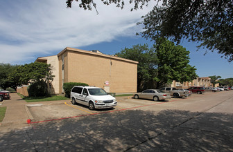 Harlee Apartments in Garland, TX - Building Photo - Building Photo