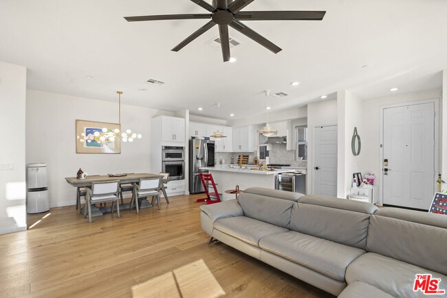 27751 Dyer Wy in Santa Clarita, CA - Building Photo - Building Photo