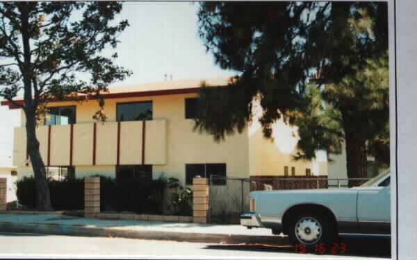 4445 Bonnie Brae Ln in Montclair, CA - Building Photo