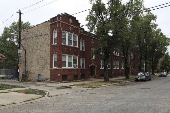 5901 W Huron St in Chicago, IL - Building Photo - Building Photo