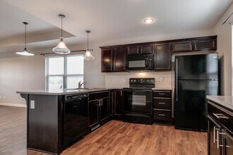 2302 W Deerbrooke Trail in Ozark, MO - Building Photo - Building Photo