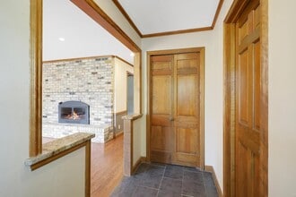 7217 Glouchester Dr, Unit 7215 Glouchester in Minneapolis, MN - Building Photo - Building Photo