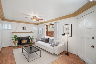 832 Cypress Ave in Hermosa Beach, CA - Foto de edificio - Building Photo