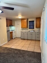 520 Woodrow Ave, Unit A in Bakersfield, CA - Building Photo - Building Photo