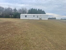 14621 US-84 in Elba, AL - Building Photo