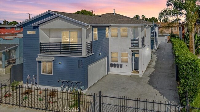 10818 Long Beach Blvd in Lynwood, CA - Building Photo - Building Photo