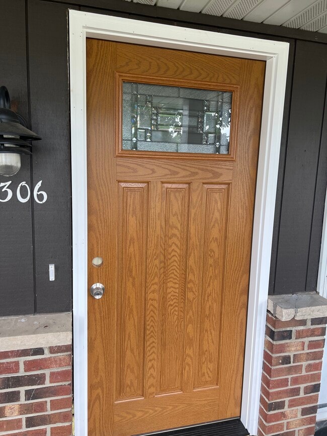 property at 1306 E Sylvan Ave