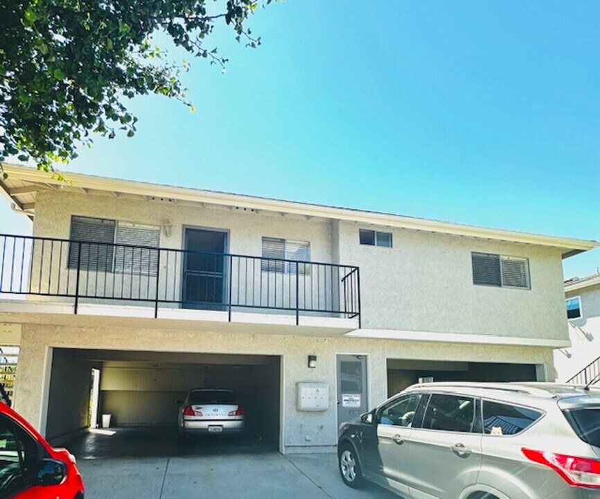 1246 Acadia Pl in Ventura, CA - Building Photo