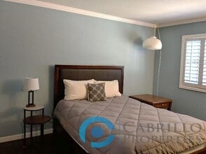 2828 Famosa Blvd in San Diego, CA - Building Photo - Building Photo