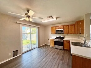 17212 Hamilton Point Cir in Manor, TX - Building Photo - Building Photo