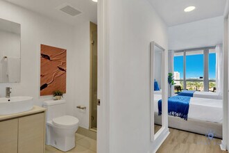 2602 E Hallandale Beach Blvd in Hallandale Beach, FL - Building Photo - Building Photo