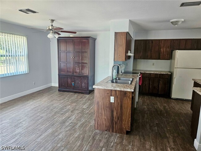 808 Greenwood Ave in Lehigh Acres, FL - Building Photo - Building Photo