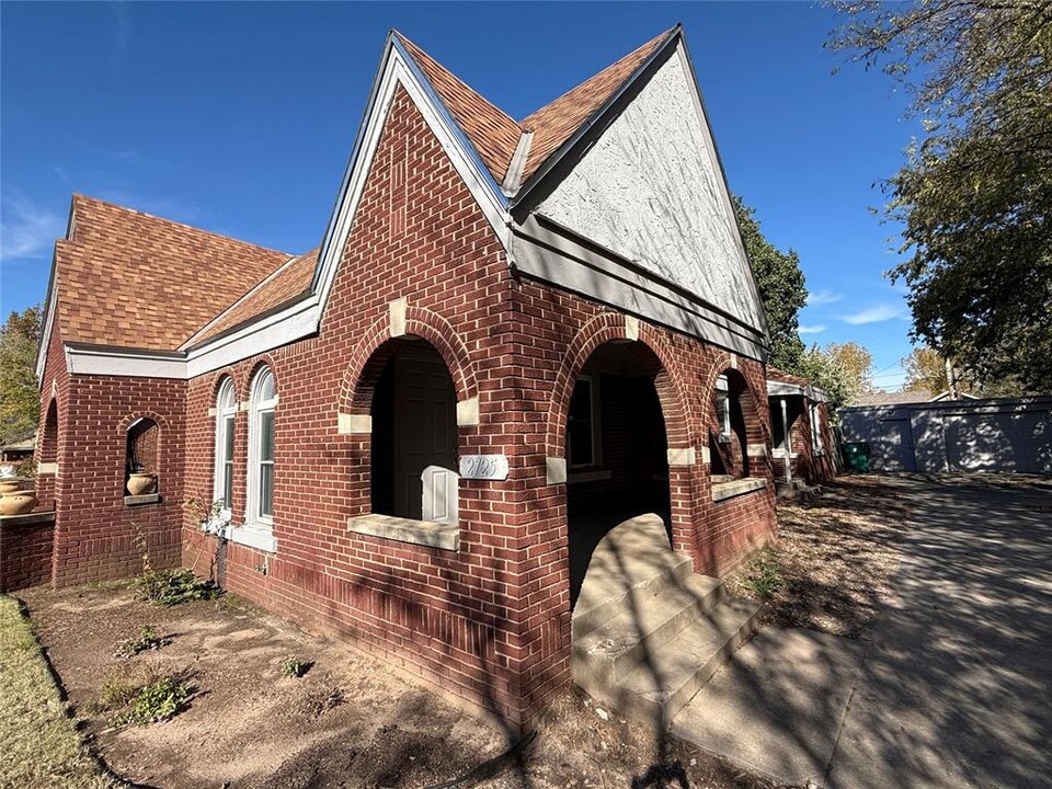 2725 NW 12th St in Oklahoma City, OK - Building Photo