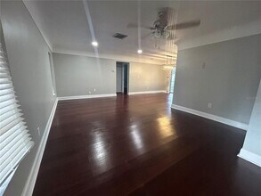 3143 Fiesta Dr in Dunedin, FL - Foto de edificio - Building Photo