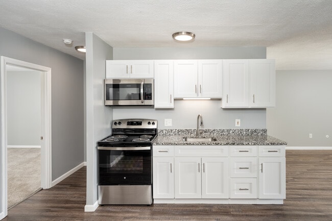 Masthead Apartments in Warwick, RI - Building Photo - Interior Photo
