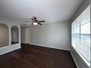 219 Fry St, Unit 12 in Denton, TX - Building Photo - Building Photo