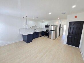 1012 W Lanvale St-Unit -3 in Baltimore, MD - Building Photo - Building Photo