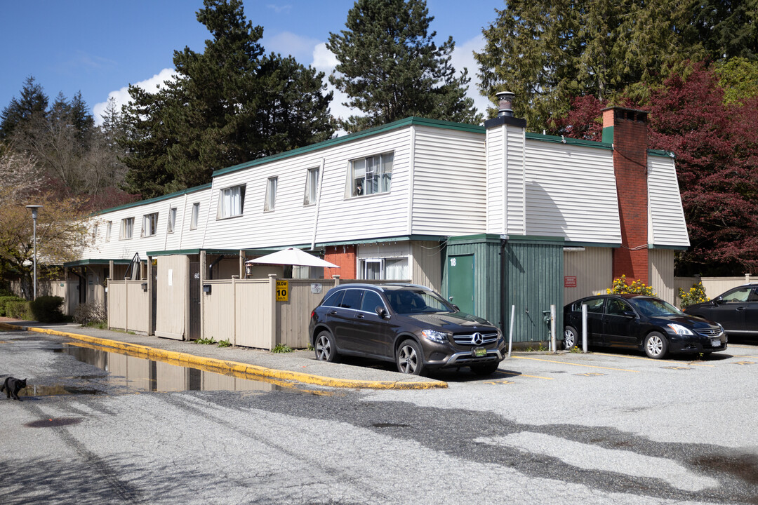 Cypress Gardens in North Vancouver, BC - Building Photo