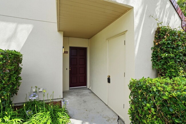 108 Shorebird Cir in Redwood City, CA - Building Photo - Building Photo