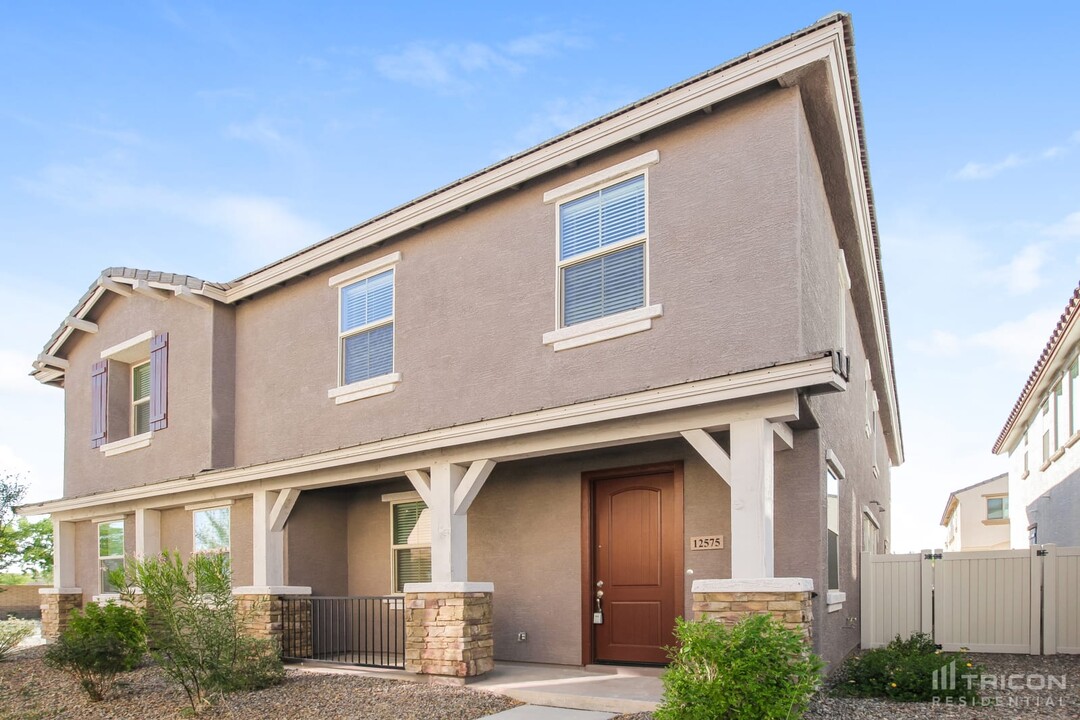 12575 W Hummingbird Terrace in Peoria, AZ - Building Photo