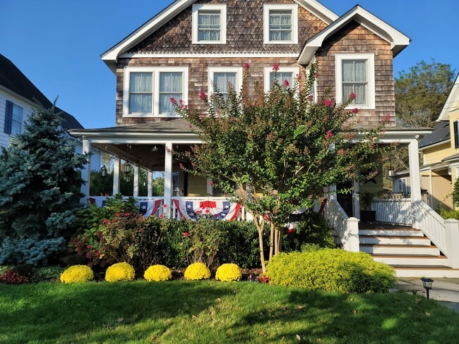 78 S Carll Ave, Unit 2 in Babylon, NY - Foto de edificio - Building Photo