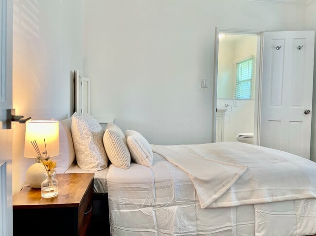 2855 Duarte Rd in San Marino, CA - Building Photo - Building Photo