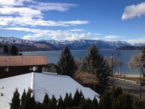 2307 W Woodin Ave in Chelan, WA - Building Photo - Building Photo