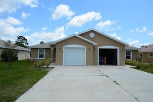 33 Rosecroft Ln in Palm Coast, FL - Building Photo